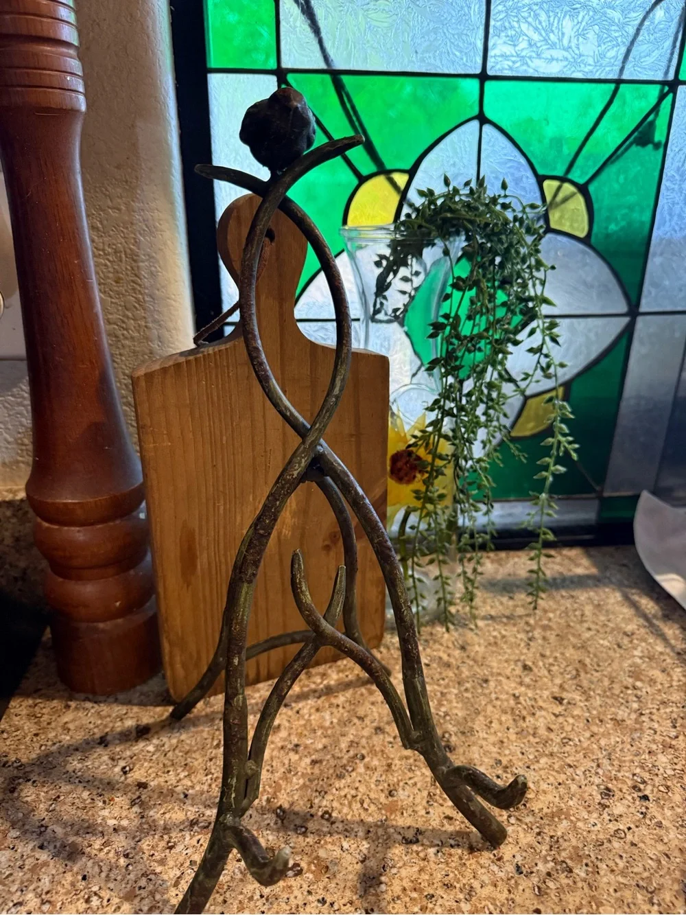 Vintage Wrought-Iron Bird Cookbook Stand – Rustic Kitchen Display Easel